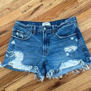 Abercrombie & Fitch - The Boyfriend Short, Mid Rise size 28